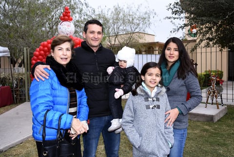 15122017 Flora Luz, Roberto, Natalia y Sofía Ortiz.