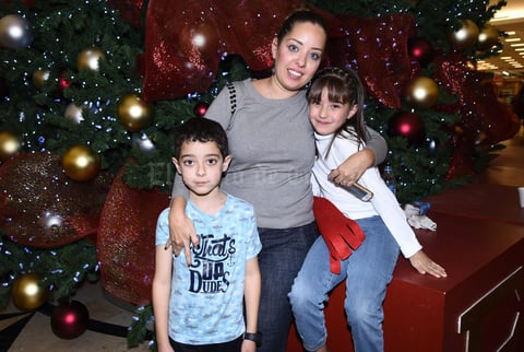 15122017 EN FAMILIA.  Eduardo, Daniela y Dulce.