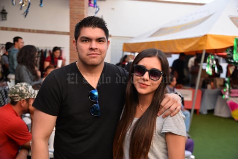 15122017 MUY CONTENTOS.  Seth y Sara.