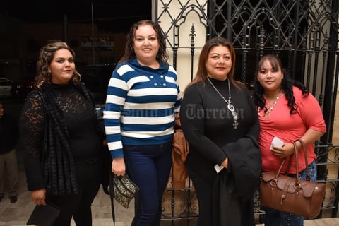 16122017 EN EL TEATRO.  Blanca, Gabriela, Analía y Sandra.