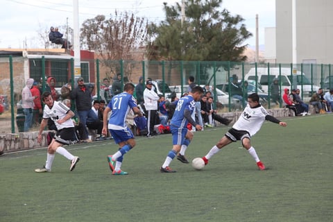Al 80 Carlos Carrillo metió 1-0 a favor de Auto Refacciones Japón.