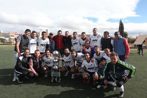 El Campestre Futbol Club superó en la tanda de penales a Auto Refacciones Japón, para ceñirse la corona.