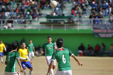 La final de la Liga de Futbol Benito Juárez, donde los industriales levantaron el trofeo de campeones de Premier.
