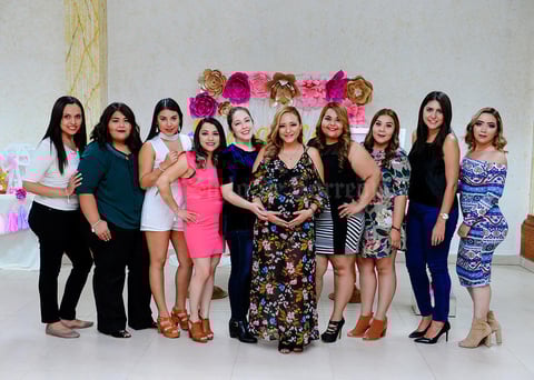 18122017 BABY SHOWER.  Karla Ivonne Martínez Arámbula acompañada de sus amigas en la fiesta de canastilla que se le organizó con motivo del nacimiento de Ana Lucía.