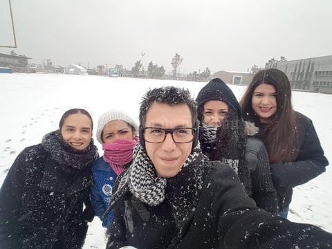 17122017 EN LA NIEVE.  Pineda Damián, Paulina Valenzuela, Paulina Rivera, María Robles y Nadia Román.