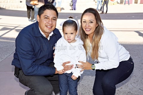 17122017 EN FAMILIA.  Miguel Ángel, Tania y Zoé.