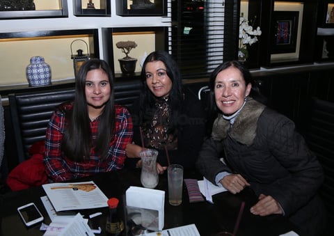 Toñita, Adriana y Alber.