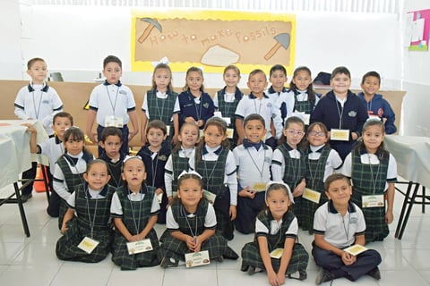 19122017 LA FOTO DEL RECUERDO.  Alumnos de primaria del Instituto Británico de Torreón.