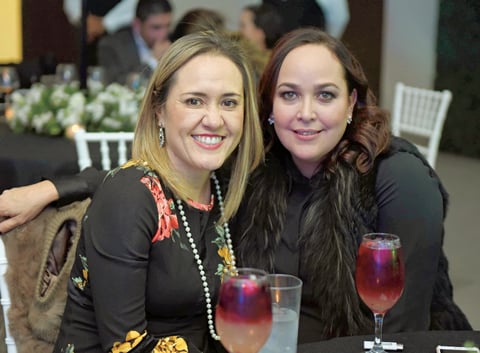 19122017 EN FESTEJO.  Gloria y Karla.