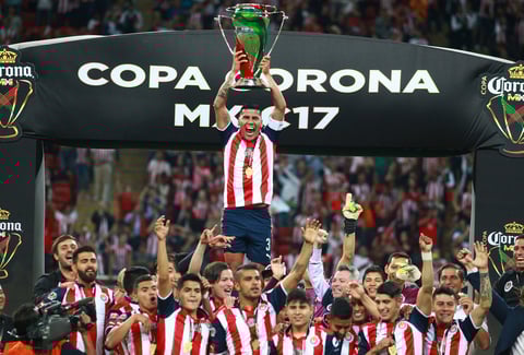 20 de abril. Copa MX | Chivas logró coronarse en la Copa MX venciendo en tanda de penales 3-1 a Monarcas.
