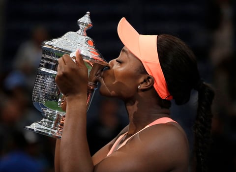 09 de septiembre. Tenis | Sloane Stephens impuso su voluntad ante una vacilante Madison Keys en la final del Abierto de Estados Unidos para conquistar su primer título de Grand Slam.