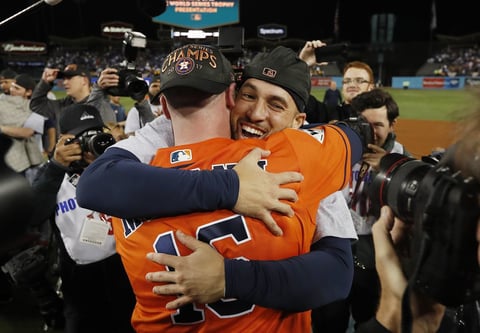 01 de noviembre. Beisbol | Los Astros conquistaron su primera Serie Mundial al derrotar a los Dodgers en el séptimo partido en Los Ángeles.