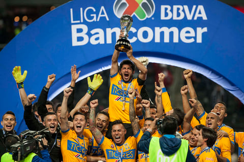 10 de diciembre. Liga MX | Tigres de la UANL ganó el clásico regiomontano más importante en su historia, al derrotar 2-1 (3-2 global) a Rayados de Monterrey en el partido de vuelta de la final y así ceñirse la corona del Torneo Apertura 2017 de la Liga MX de futbol.