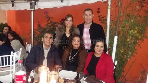 26122017 ASISTEN A CELEBRACIóN.  María Elena, Jesús, Ángel, Blanca y Ángeles.