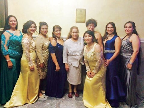 24122017 Los novios acompañados porArmando Gallardo Aguilera y Lourdes García Ortega.