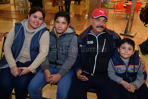 26122017 Nicolás, Graciela y Sara.