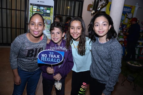 24122017 POSAN PARA LA CáMARA.  Yamile, Beto, Sofía y Andrea.