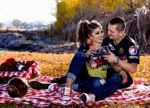 24122017 L.A.E. Araceli Romero y C.P. Ricardo Valenzuela celebrando 20 años de feliz relación, de los cuales hace siete contrajeron nupcias. Ellos se encuentran muy enamorados y han formado el mejor equipo lleno de amor y felicidad tanto en lo laboral como en familia. - Erick Sotomayor Fotografía