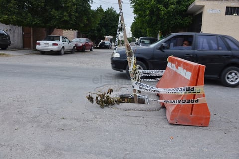 Calle del Santo en colonia La Fuente es otro de los puntos de mayor tránsito, tampoco hay tapa en la alcantarilla.