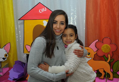 La cumpleañera con su mamá, Ana Paty del Valle Palacios