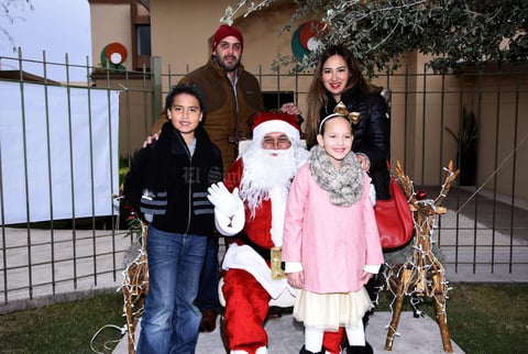 Elías y Priscila con sus hijos