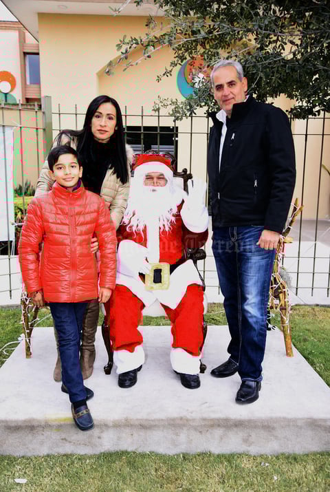 Lidia, Ernesto y Ernesto Castro