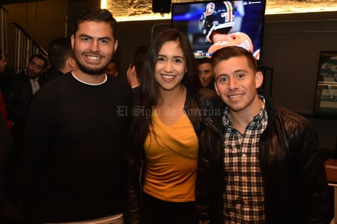 Carlos, Wendy y Javi