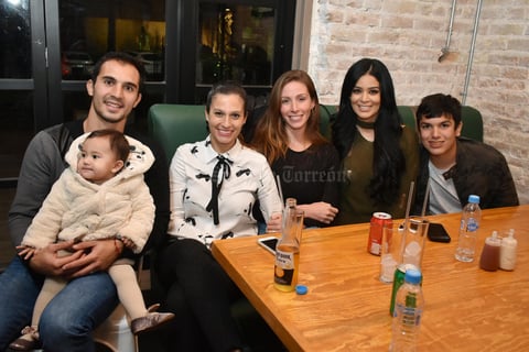 Emiliano, Katalina, Erika, Daniela, Cassandra e Iván