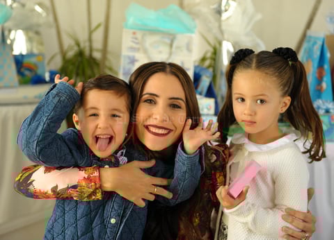 Rodrigo, Gaby y Victoria