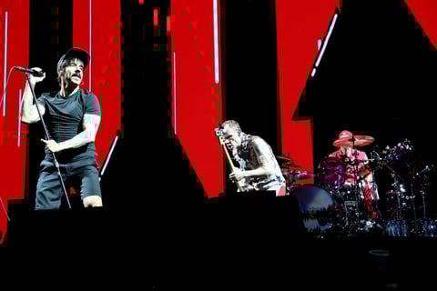 10 de octubre. RHCP | Luego de cuatro años de su última visita a la Ciudad de México, los Red Hot Chili Peppers lograron reunir a 21 mil almas en el Palacio de los Deportes.