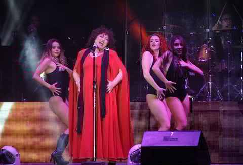 18 de febrero. Amanda Miguel y Diego Verdaguer | La pareja triunfó con su show musical que ofreció ante sus fans de La Laguna.