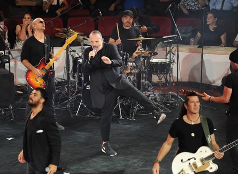 08 de julio. Miguel Bosé | Derrochó su talento ante los fans que se dieron cita en el palenque de la Feria Nacional de Gómez Palacio.