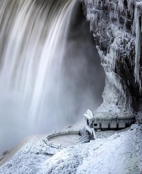 Las Cataratas del Niágara se encuentran en la región entre Nueva York, Estados Unidos y Ontario, Canadá.