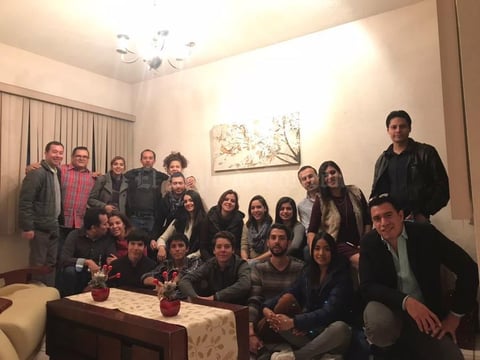 31122017 GRATOS MOMENTOS.  Los primos de la Familia Flores Rodríguez y sus parejas en alegre posada.