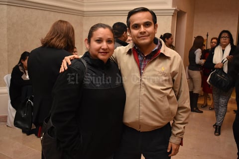 31122017 POSAN PARA LA FOTO.  Adriana y Francisco.
