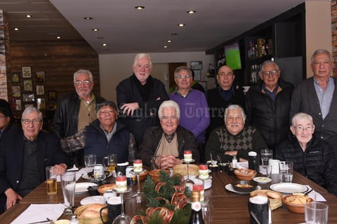 01012018 REENCUENTRO.  Exalumnos de la UNAM en su posada navideña.