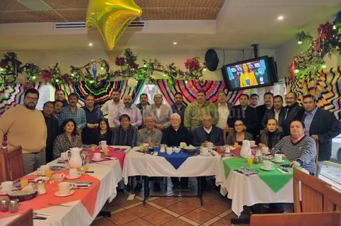 01012018 LA FOTO DEL RECUERDO.  Desayuno de fin de año de los presidentes del Consejo Regional de la Abogacia Lagunera A.C.
