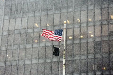 Estaban vigentes alertas de tormentas de nieve y estados de emergencia.