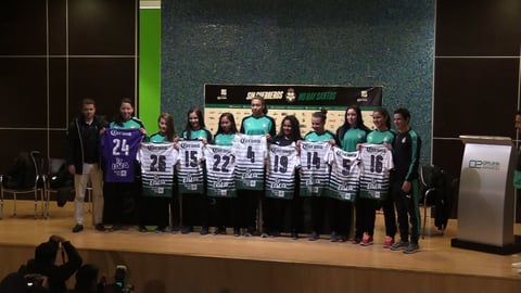 Esta mañana fueron presentadas las nuevas Guerreras, que defenderán la playera del Club Santos Laguna a partir del próximo sábado, en el arranque del Torneo Clausura 2018 de la Liga MX Femenil.