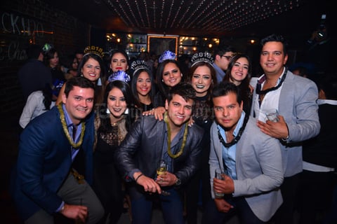 05012018 FELIZ AñO NUEVO.  Un grupo de amigos disfruto de una divertida noche de fiesta.
