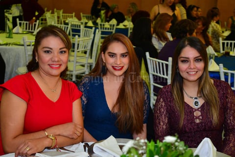 06012018 EN POSADA.  Perla, Grace y Michelle.