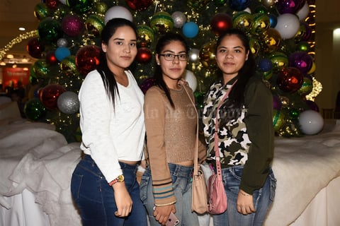 06012018 EN EL MALL.  Rocío, Mariana y Anylú.