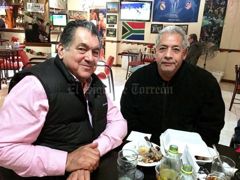 07012018 EN AMENA CHARLA.  Nicolás Islas Rubio y Luis Gonzaga Salazar en el Gussy.