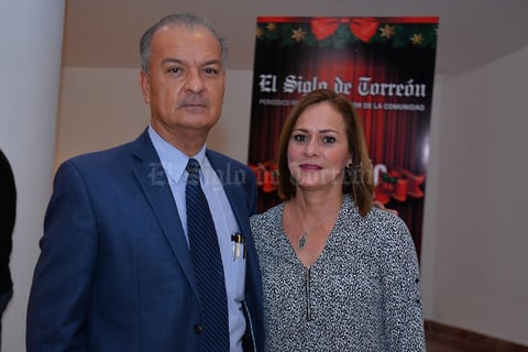 08012018 EN EL TEATRO.   Antonio y Mireya.