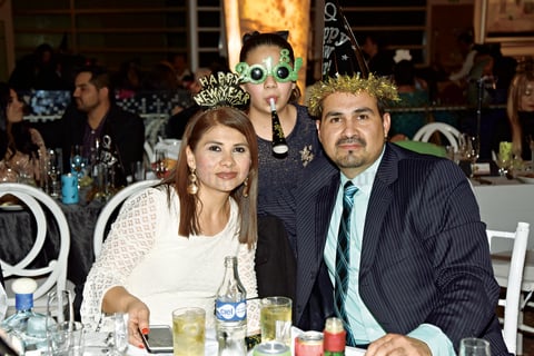 08012018 Alexia, Paty y Adrián.