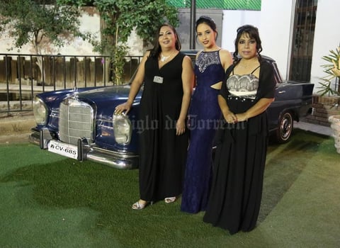 11012018 EN FESTEJO.  Ely, Perla y Ángeles.