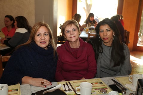 Martha Muñoz, Blanca Unzueta y Adriana Gamero.