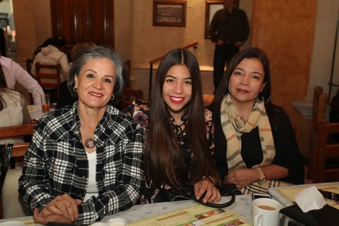 Chelo Almonte, Andrea Chávez y Lorena Campos.