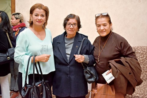 12012018 RECIENTE EVENTO.  Marisela, María de la Paz y Laura.