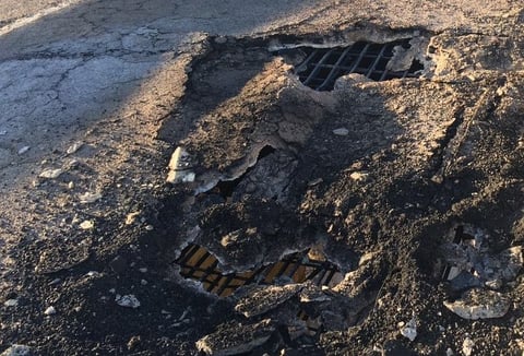 A través de Twitter, PC indicó que "se mantendrá cerrada hasta nuevo aviso supercarretera a Mazatlán como medida de seguridad por incendio de pipa, ya que hubo daños en estructura del puente "El Carrizo"".